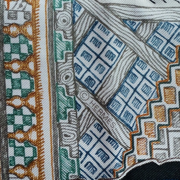 Hermes 90cm silk Scarf "Super Silk Quest" - Picture 4 of 9